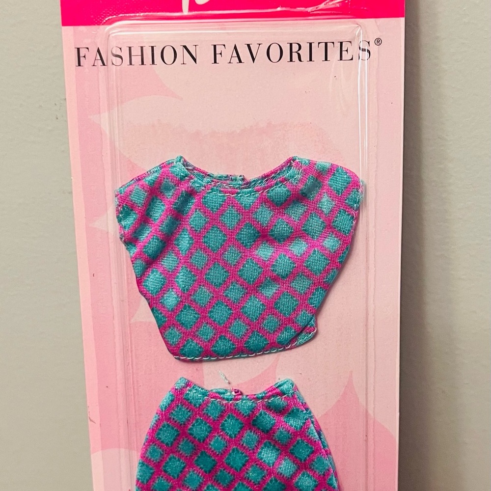 VINTAGE SEALED  BARBIE FASHION FAVORITE OUTFIT 1999 MATTEL